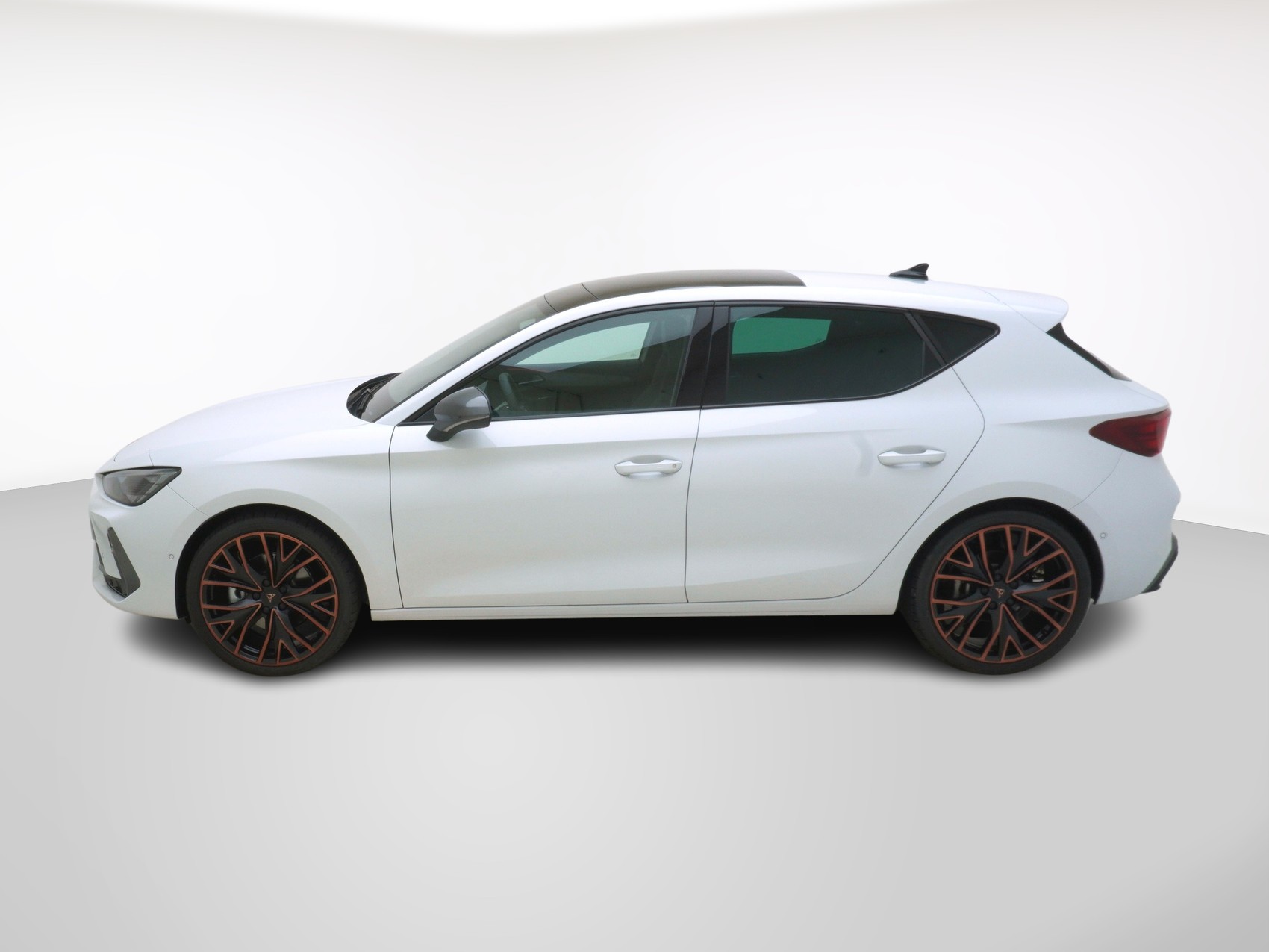 CUPRA Leon 1.5 eTSI DSG-image-1