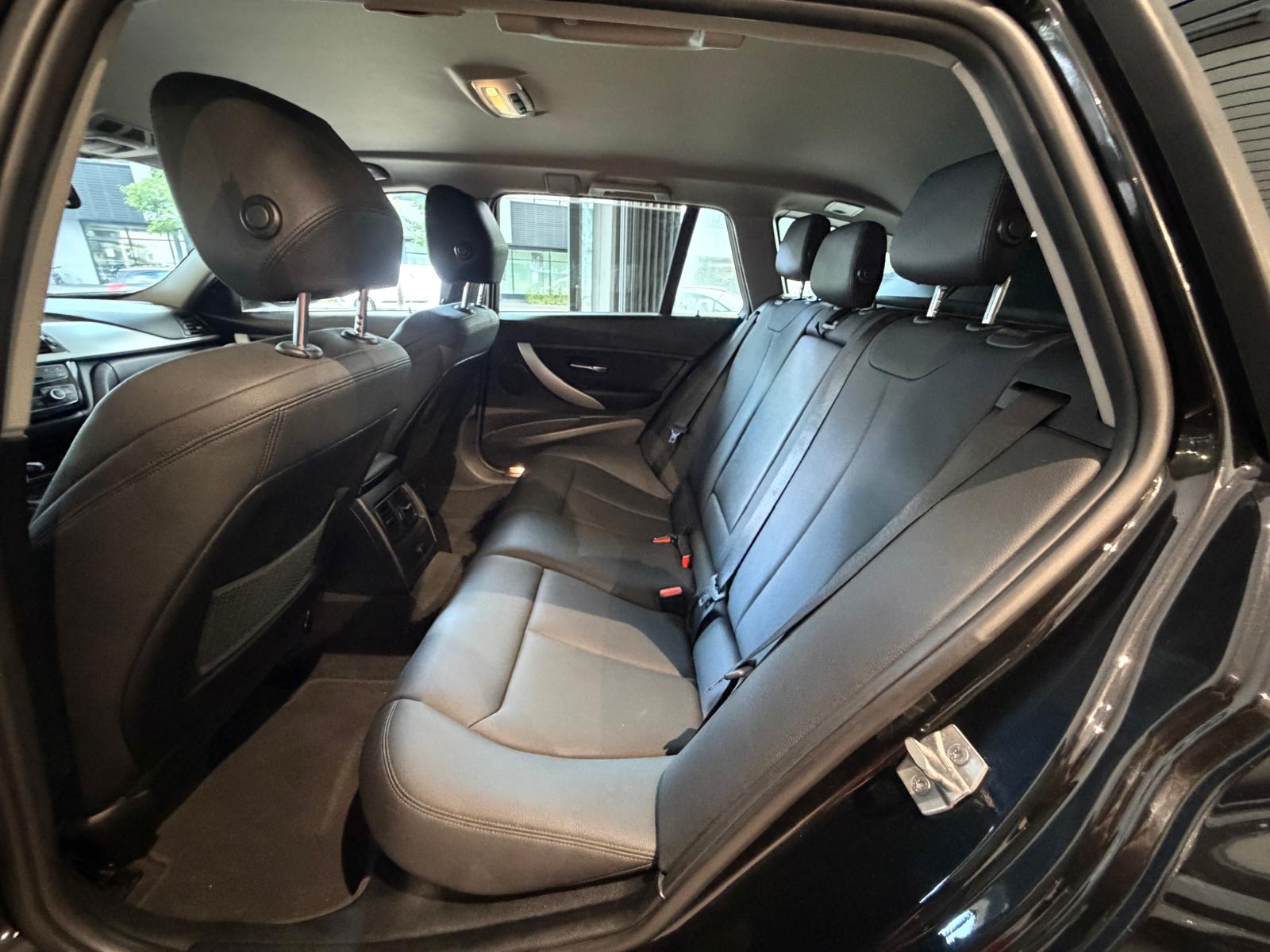 BMW 318d Touring Steptronic-image-6