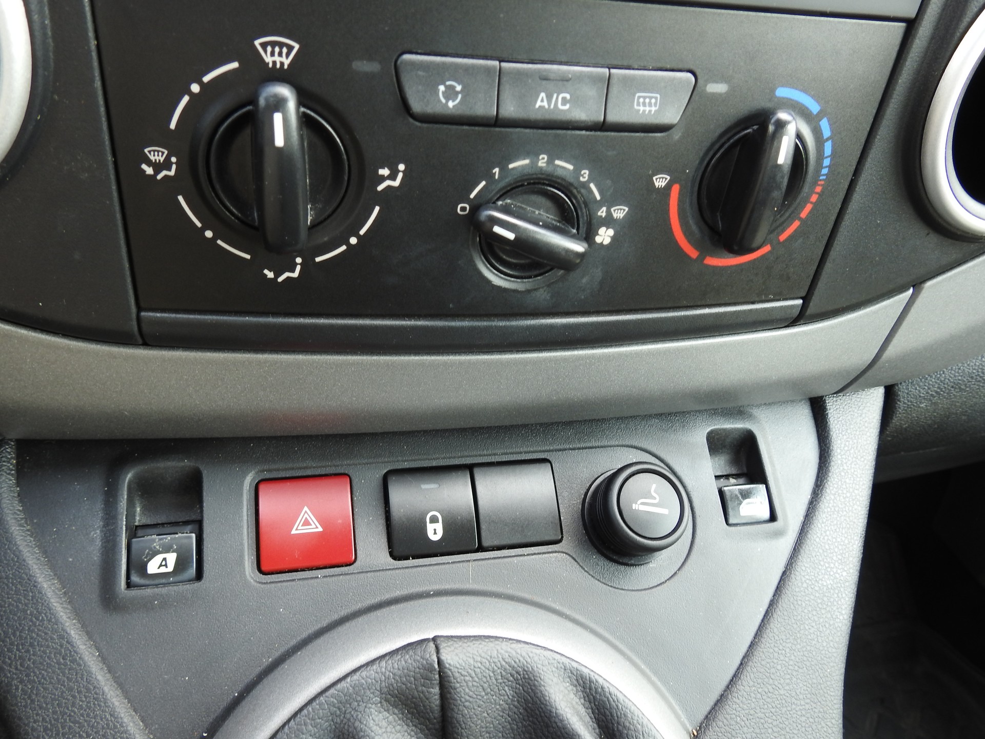 CITROEN Berlingo 1.2i Shine-image-21