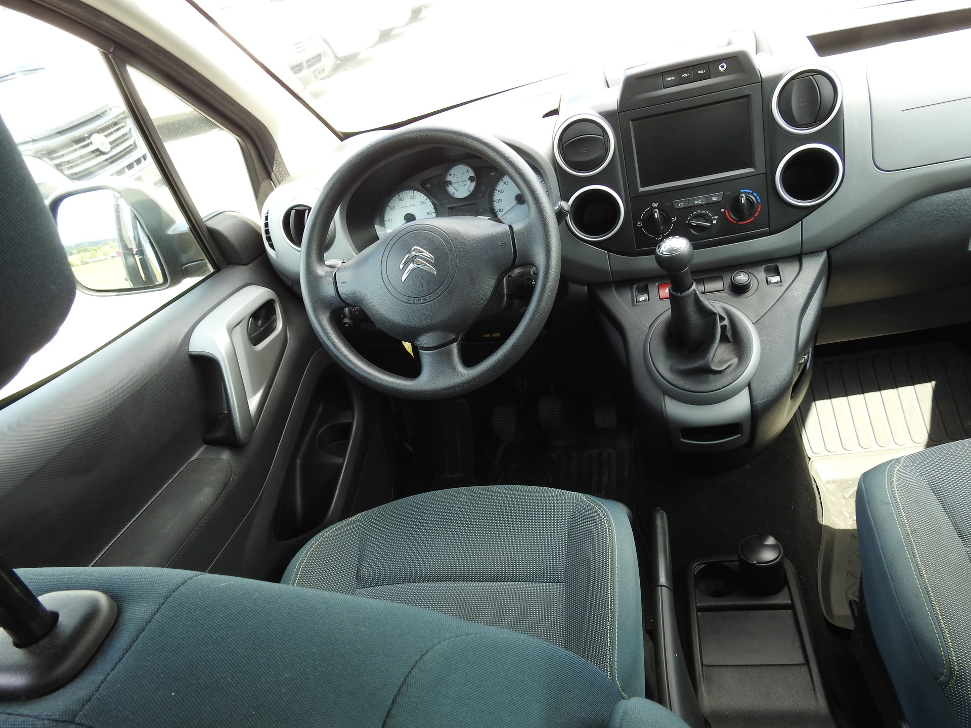 CITROEN Berlingo 1.2i Shine-image-19