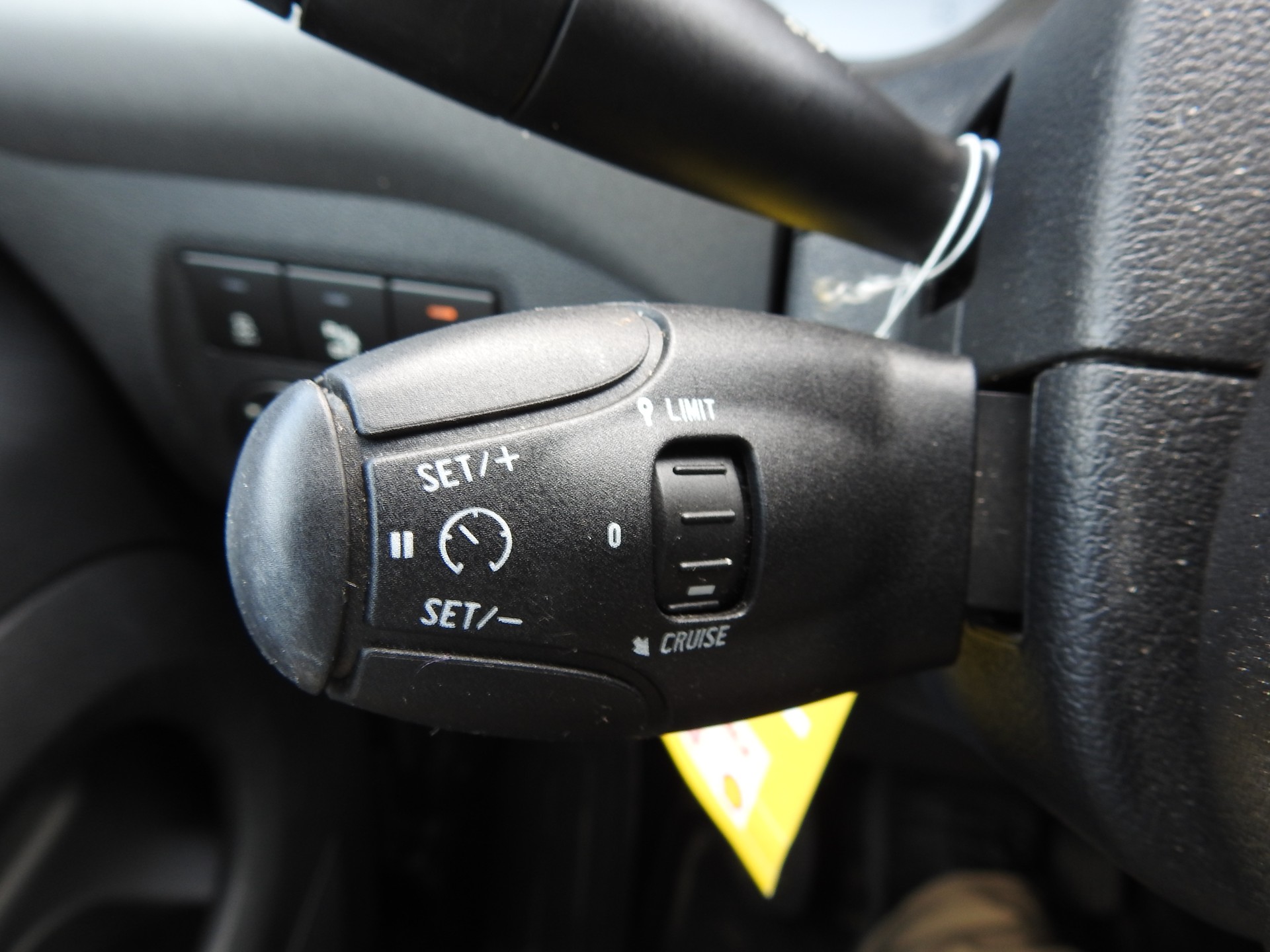 CITROEN Berlingo 1.2i Shine-image-23