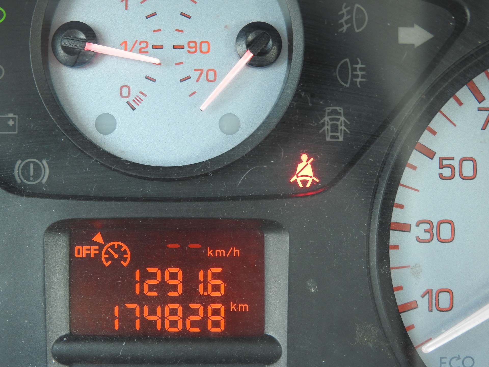 CITROEN Berlingo 1.2i Shine-image-22