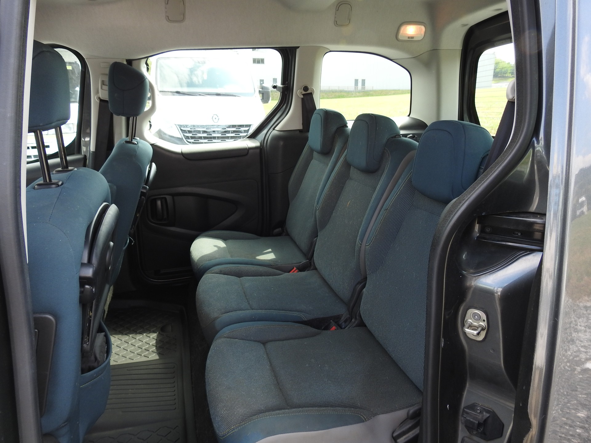 CITROEN Berlingo 1.2i Shine-image-14