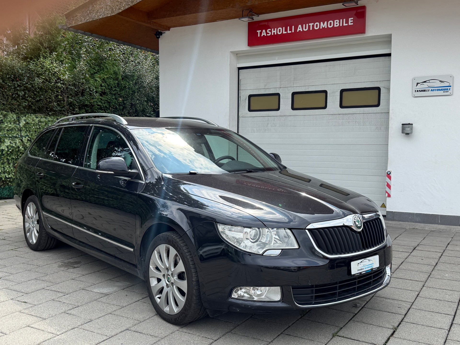 SKODA Superb Combi 2.0 TDi Elegance 4x4 DSG-image-0