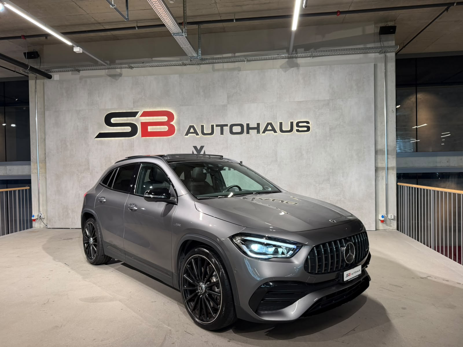MERCEDES-BENZ GLA 35 AMG 4Matic 8G-Speedshift DCT (CH)-image-2