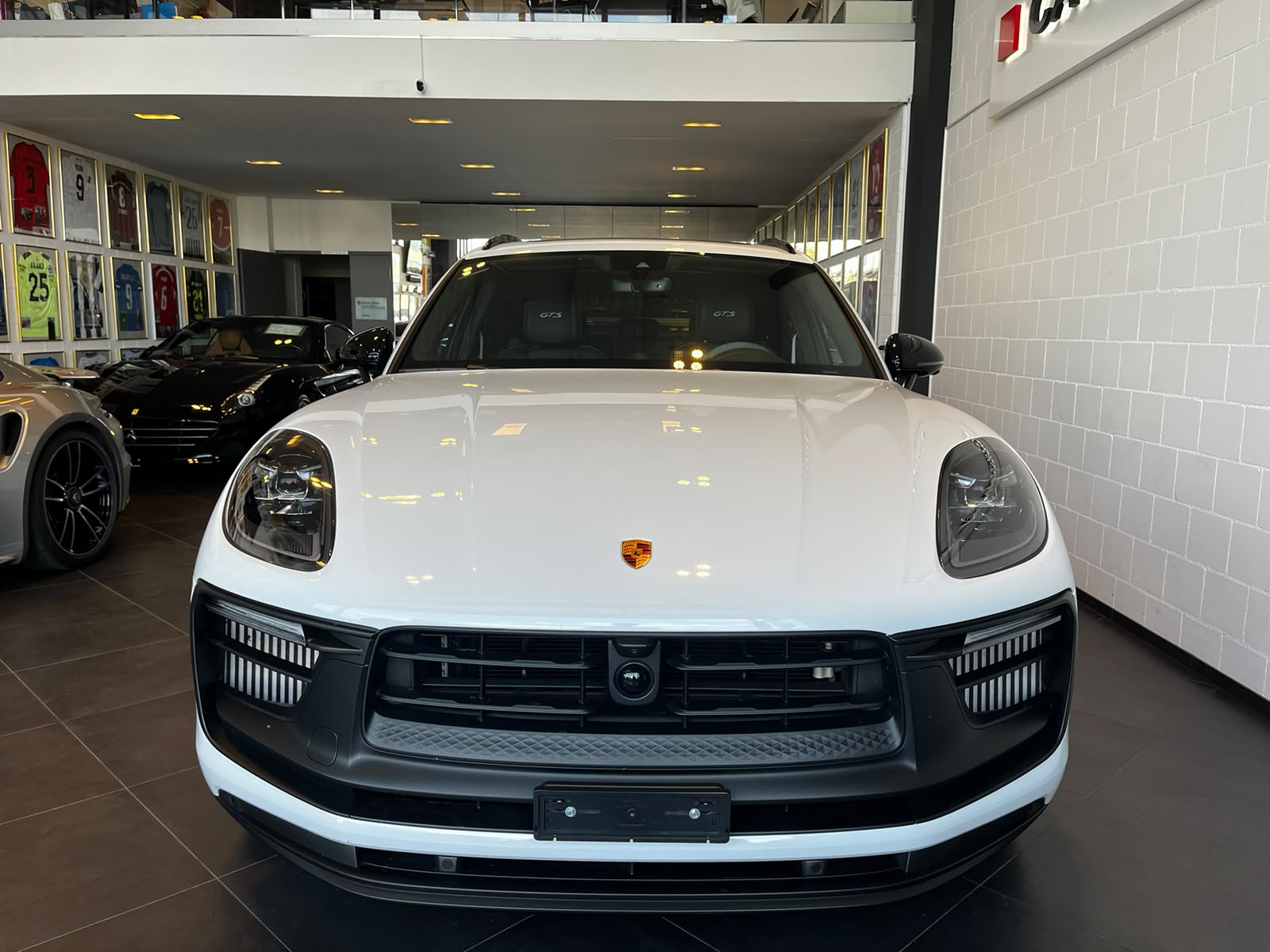 PORSCHE Macan GTS PDK-image-2