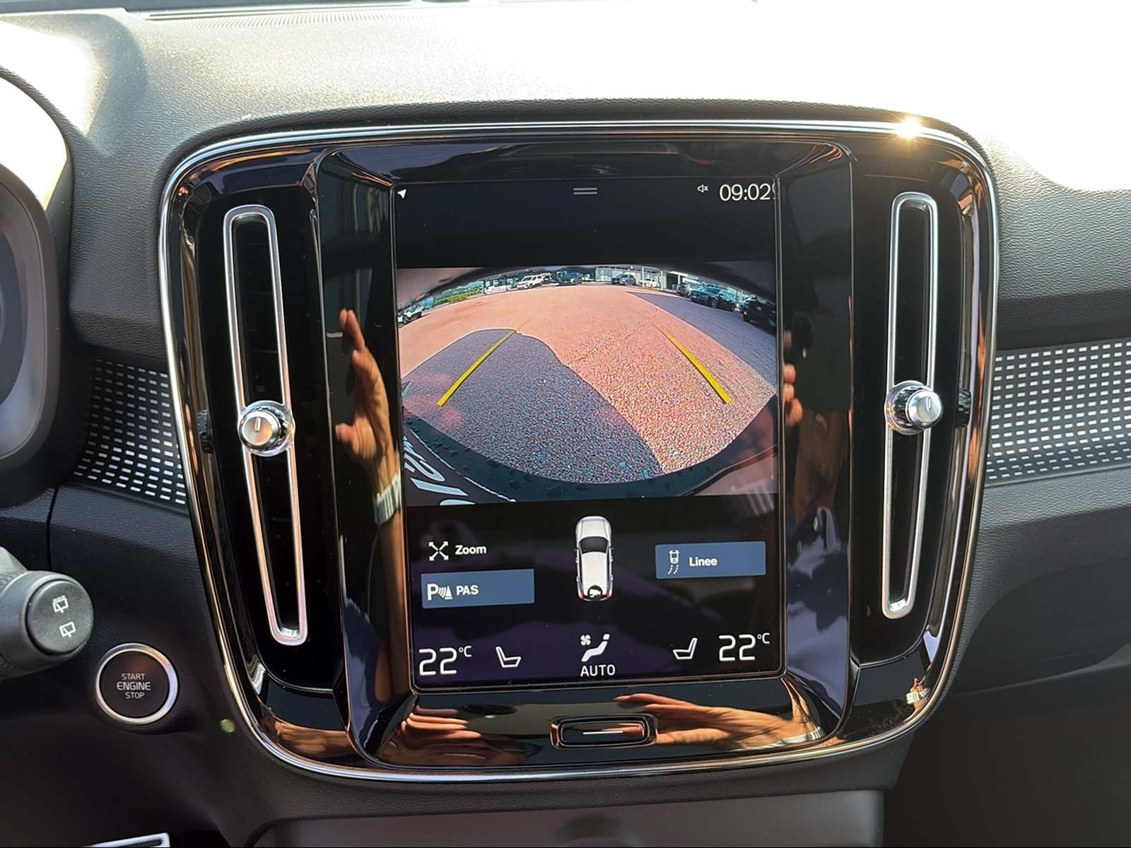VOLVO XC40 T5 TwE R-Design DCT-image-4