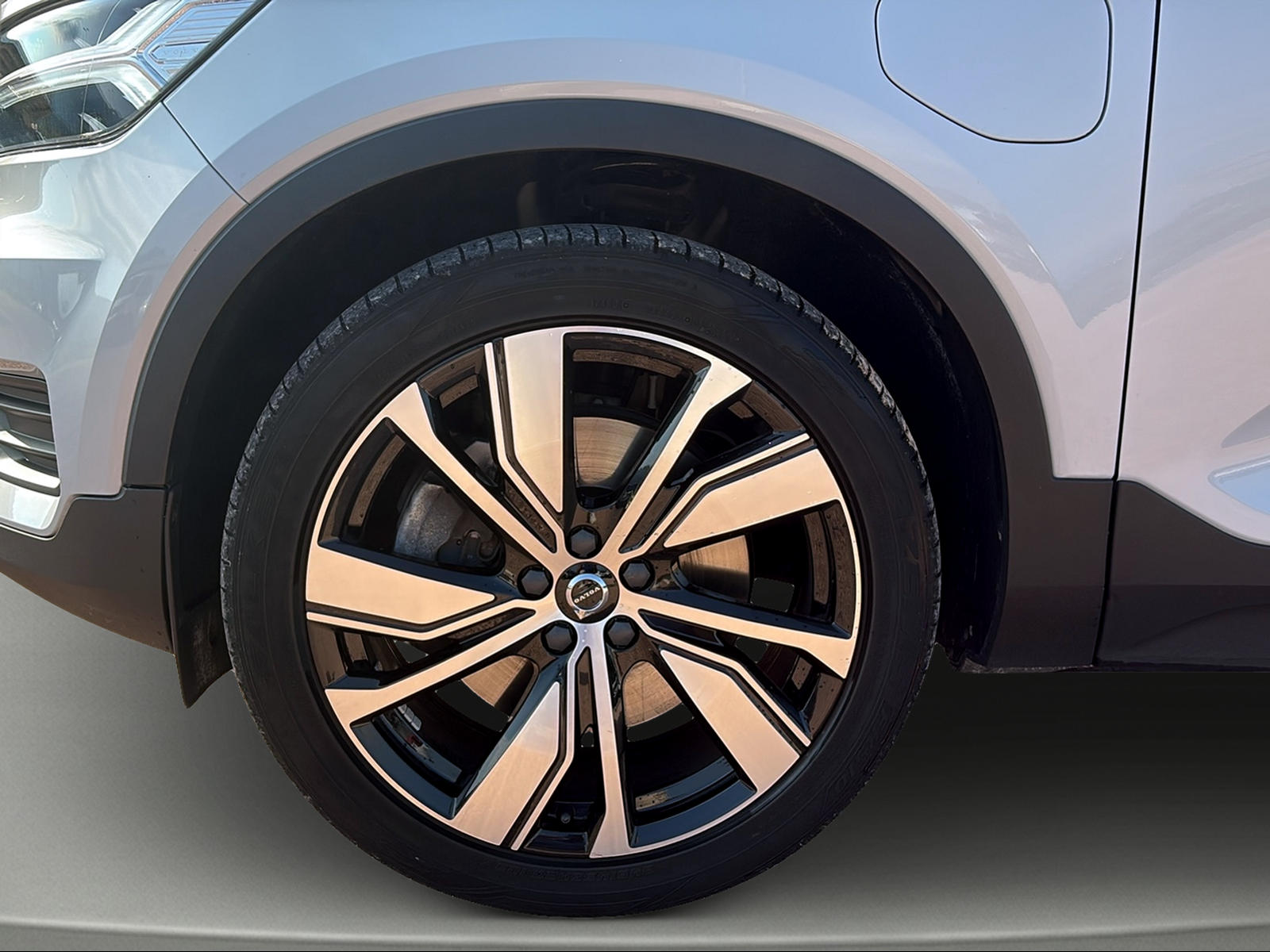 VOLVO XC40 T5 TwE R-Design DCT-image-2