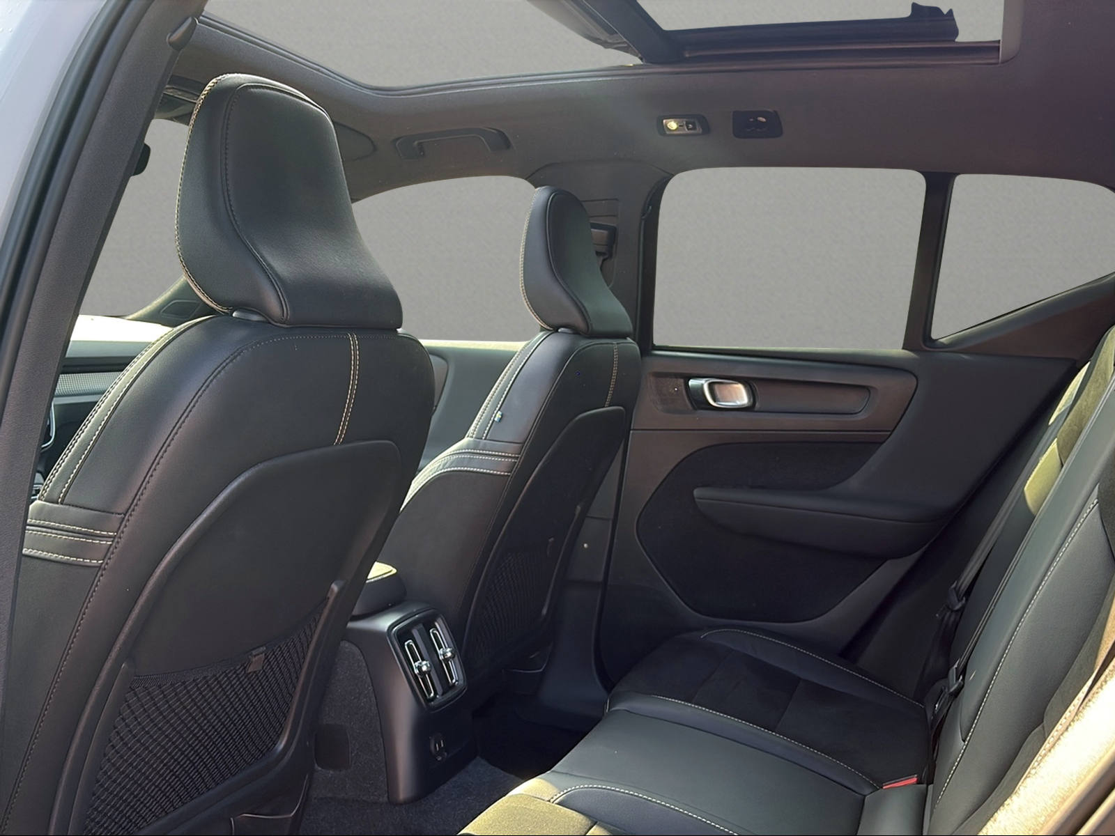 VOLVO XC40 T5 TwE R-Design DCT-image-5