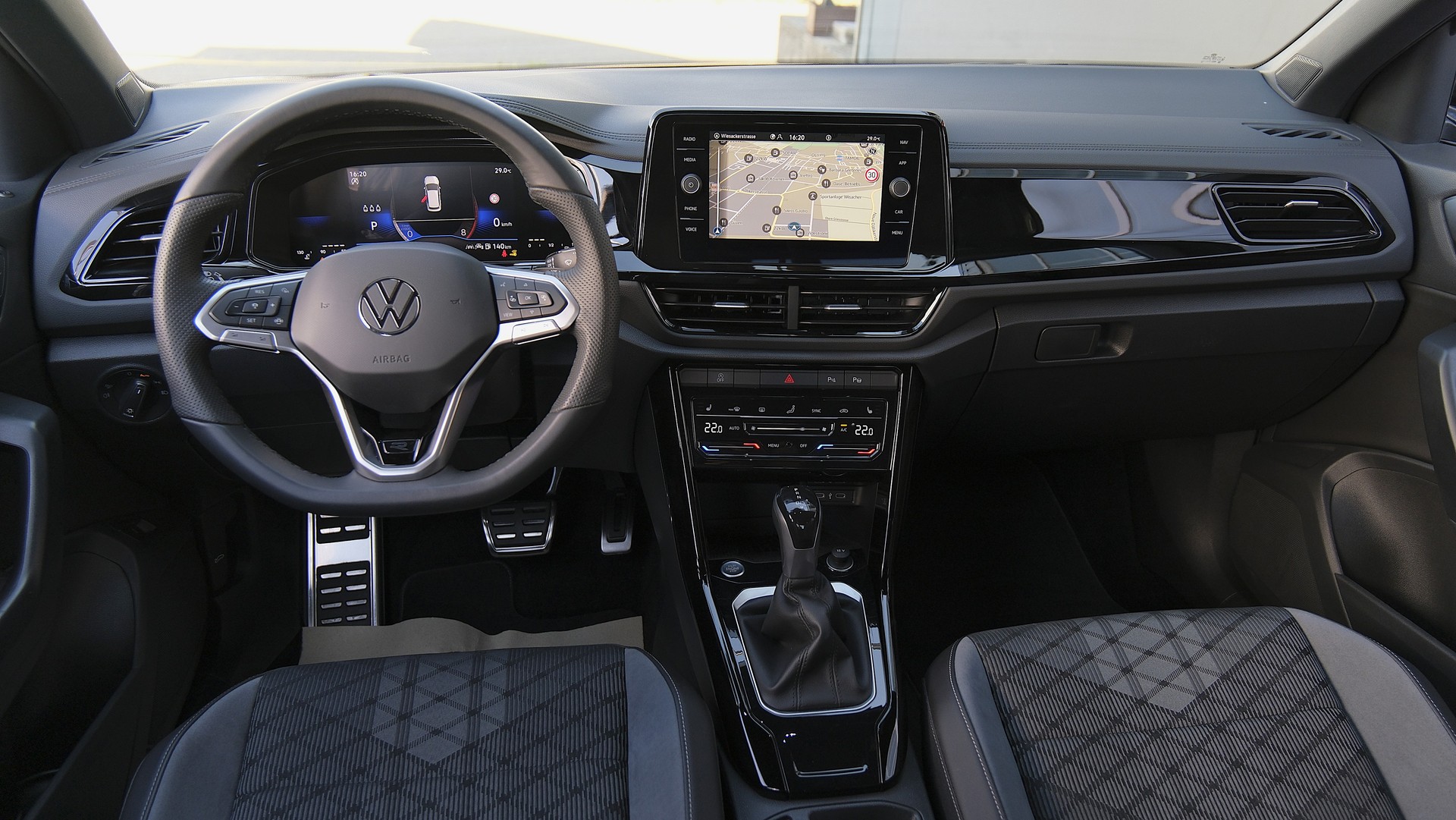 VW T-Roc 1.5 TSI EVO R-Line DSG " Black Style "-image-5