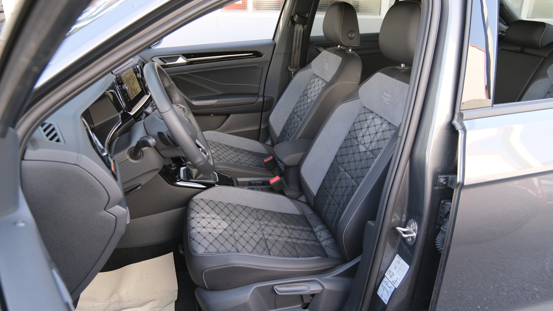 VW T-Roc 1.5 TSI EVO R-Line DSG " Black Style "-image-3
