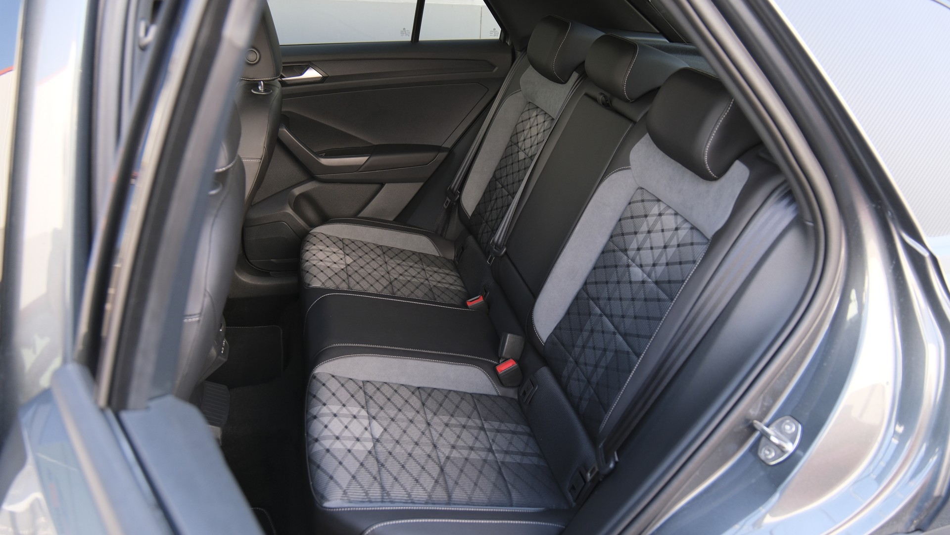 VW T-Roc 1.5 TSI EVO R-Line DSG " Black Style "-image-20