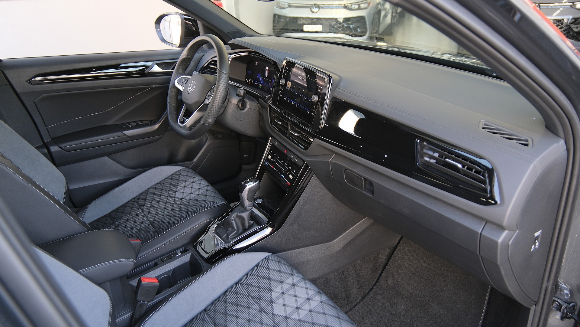 VW T-Roc 1.5 TSI EVO R-Line DSG " Black Style "-image-12