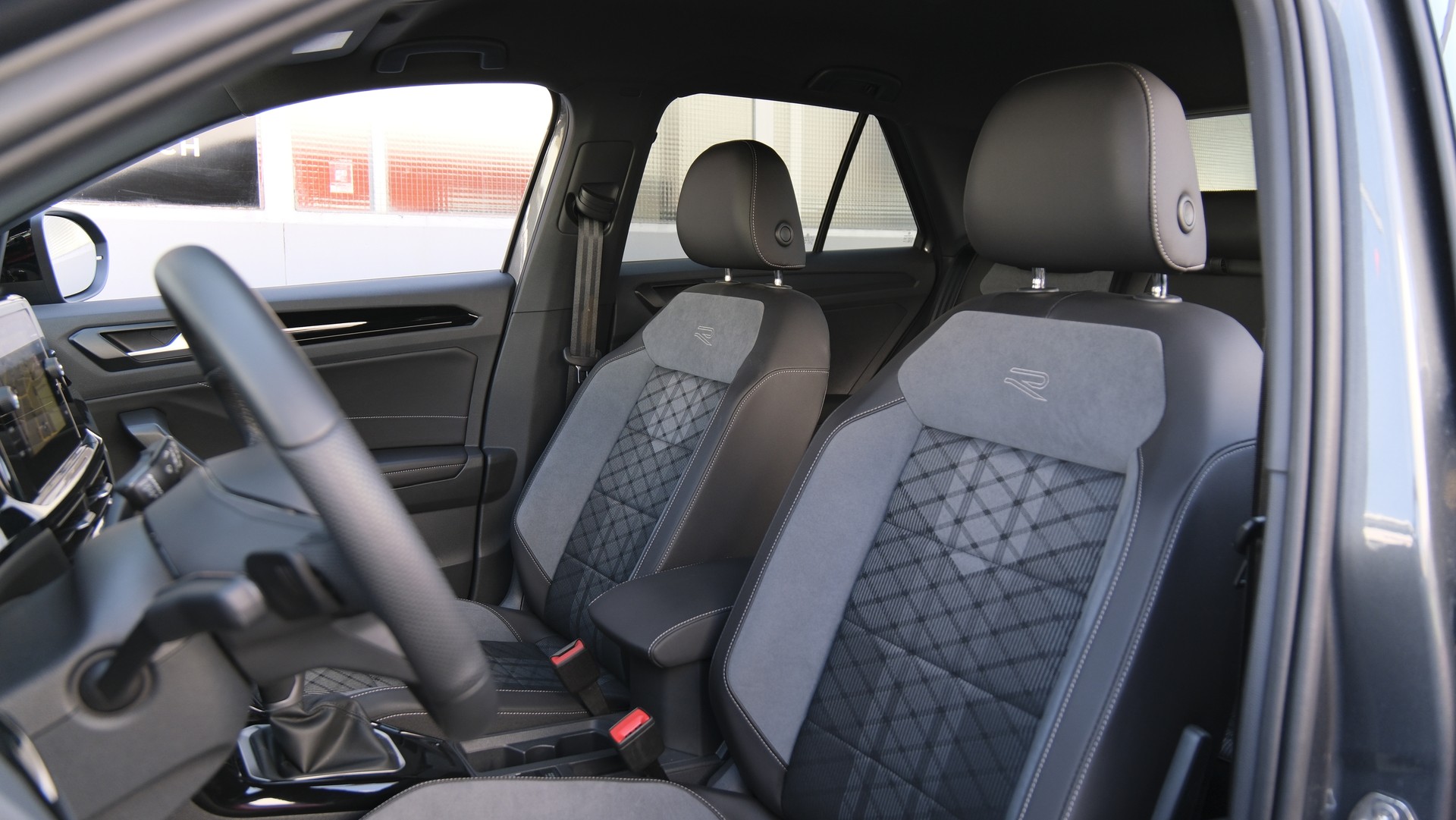 VW T-Roc 1.5 TSI EVO R-Line DSG " Black Style "-image-4