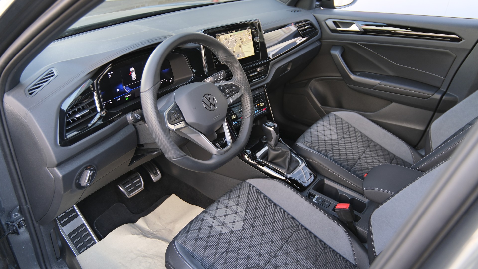 VW T-Roc 1.5 TSI EVO R-Line DSG " Black Style "-image-2