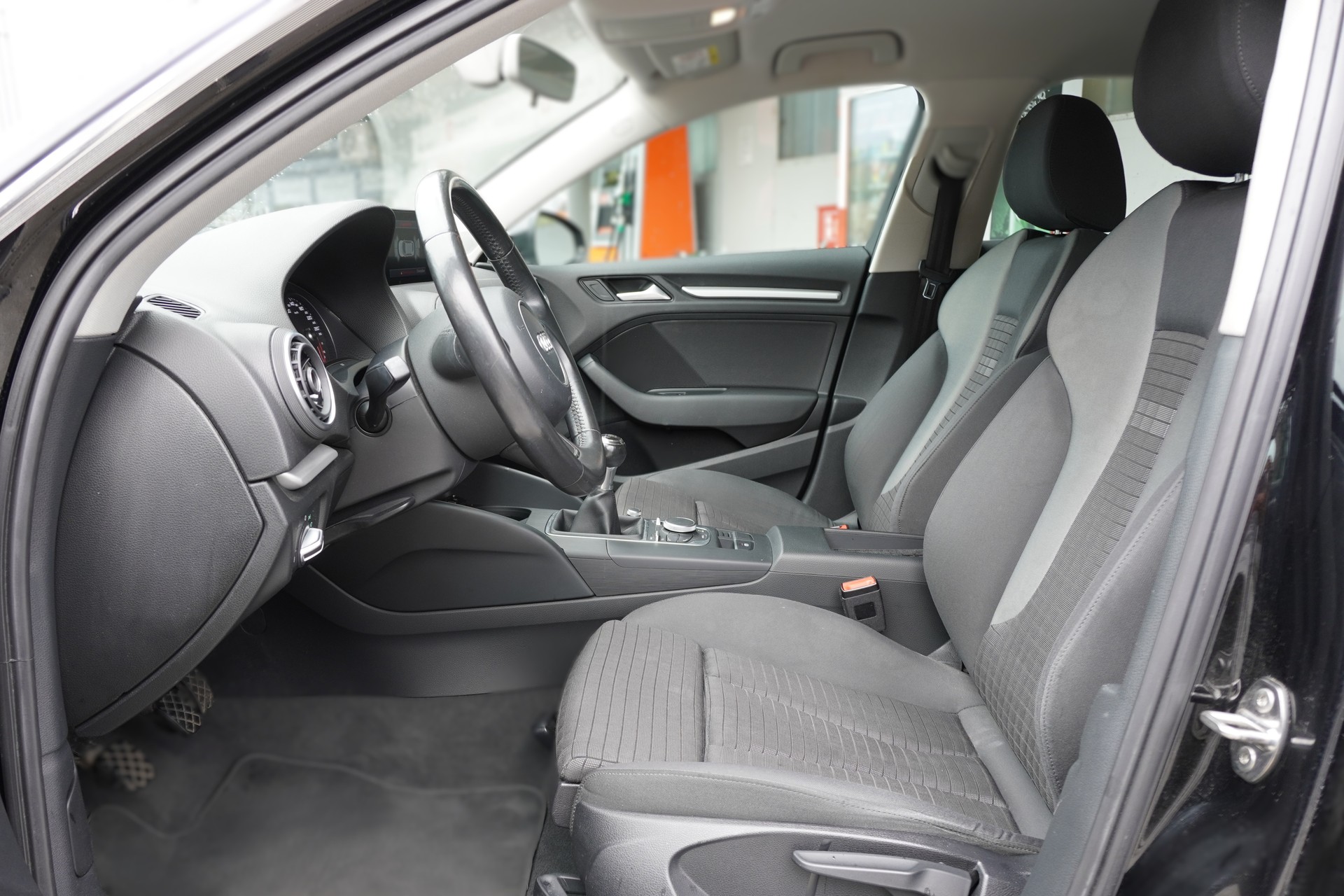 AUDI A3 Sportback 1.4 TFSI S-Line-image-8