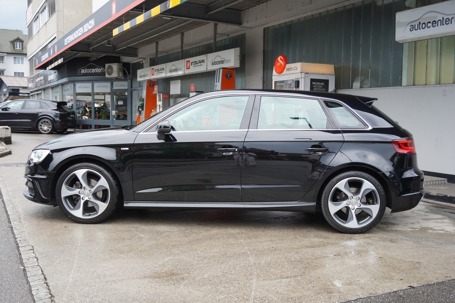 AUDI A3 Sportback 1.4 TFSI S-Line-image-7