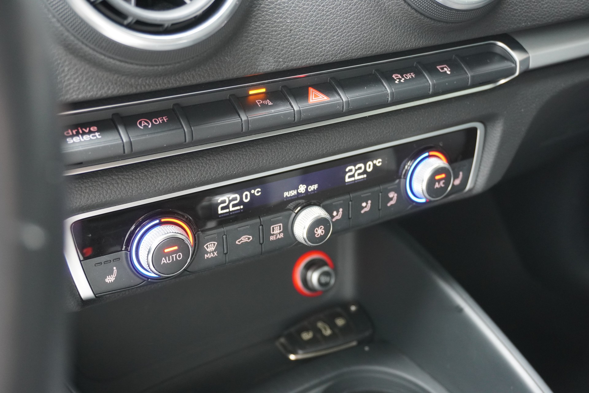 AUDI A3 Sportback 1.4 TFSI S-Line-image-10