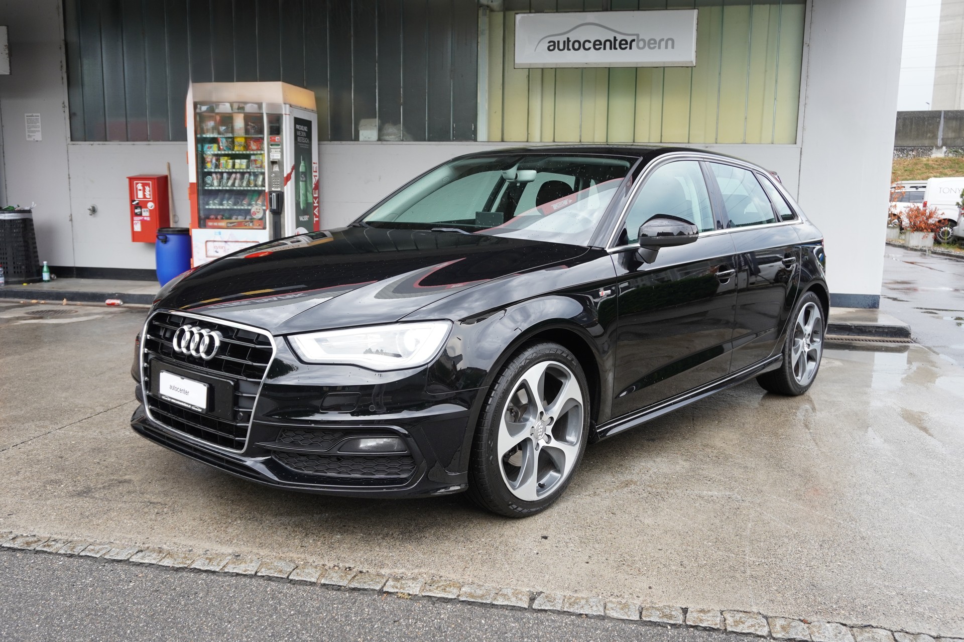 AUDI A3 Sportback 1.4 TFSI S-Line-image-1