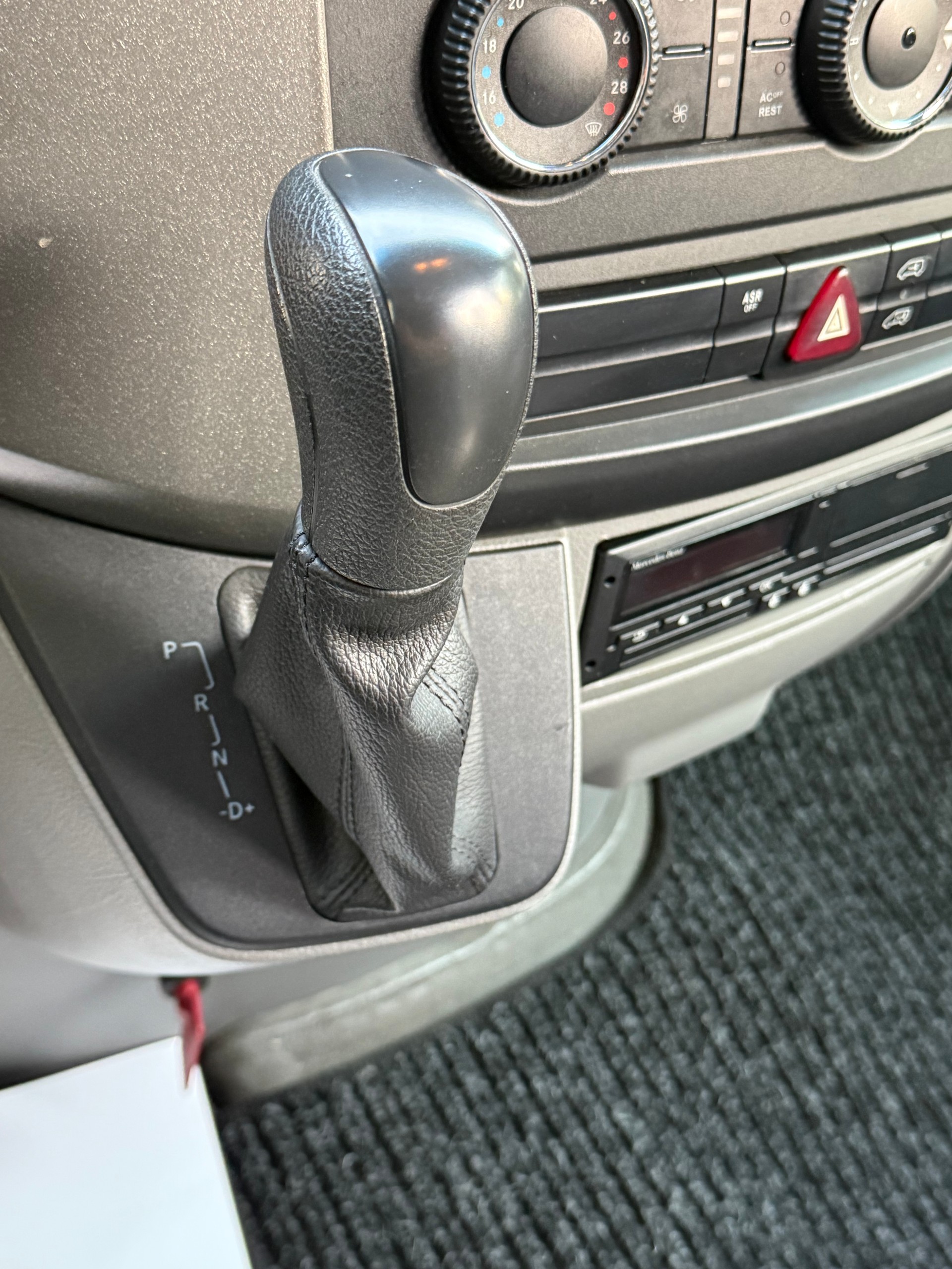 MERCEDES-BENZ Sprinter 315 CDI Lang Automatik AHK 12.P.-image-17