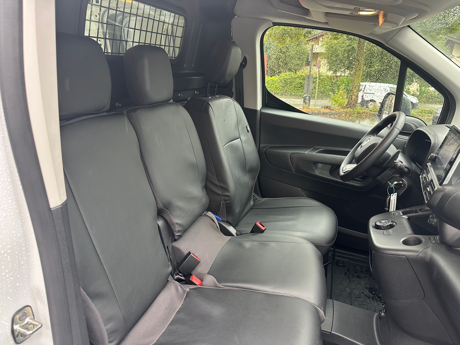 FIAT Doblo 1.5 BlueHDi L1 1000kg Swiss Plus A-image-15