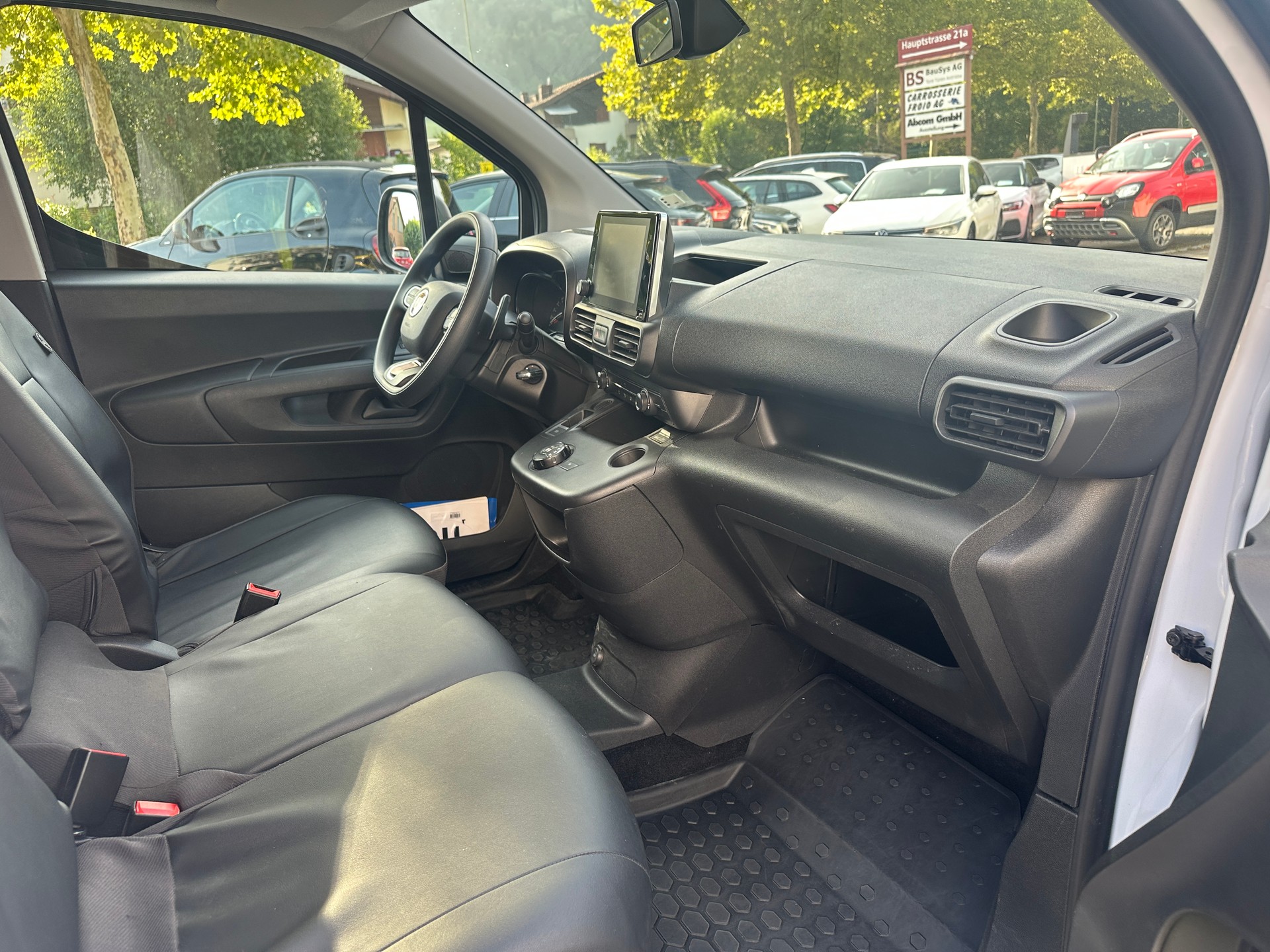 FIAT Doblo 1.5 BlueHDi L1 1000kg Swiss Plus A-image-23