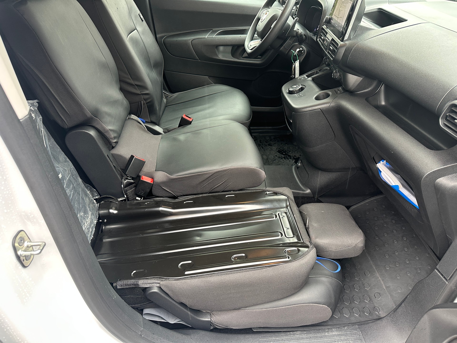 FIAT Doblo 1.5 BlueHDi L1 1000kg Swiss Plus A-image-13