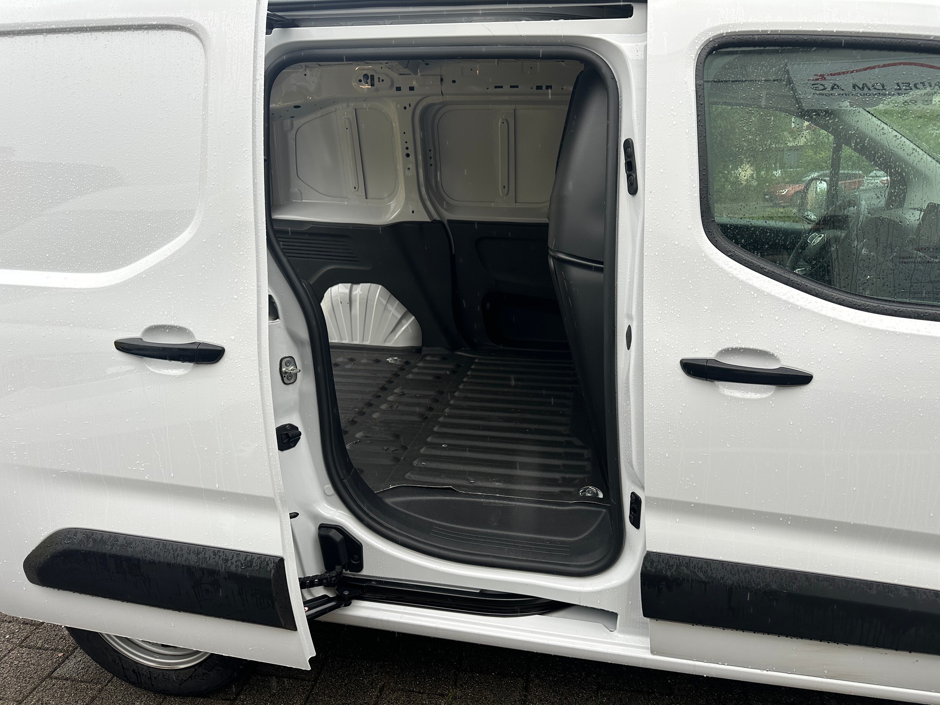 FIAT Doblo 1.5 BlueHDi L1 1000kg Swiss Plus A-image-18