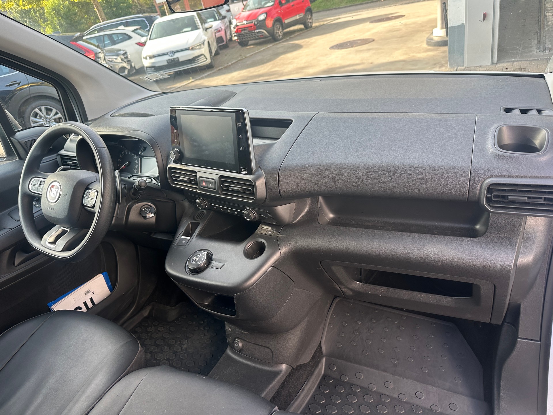 FIAT Doblo 1.5 BlueHDi L1 1000kg Swiss Plus A-image-8