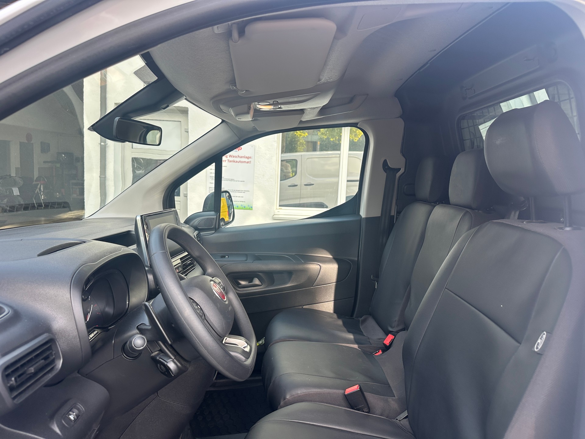 FIAT Doblo 1.5 BlueHDi L1 1000kg Swiss Plus A-image-7