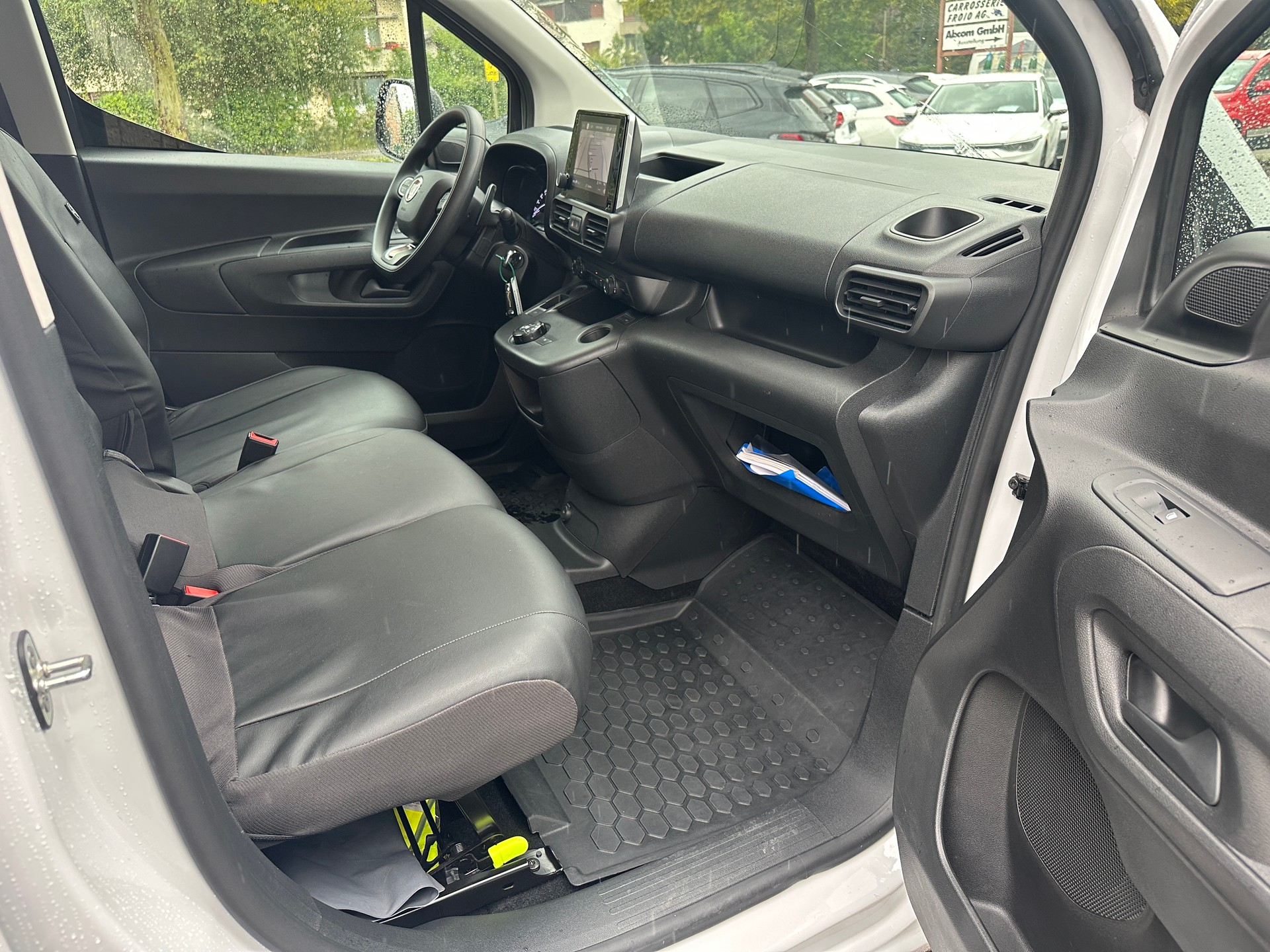 FIAT Doblo 1.5 BlueHDi L1 1000kg Swiss Plus A-image-16