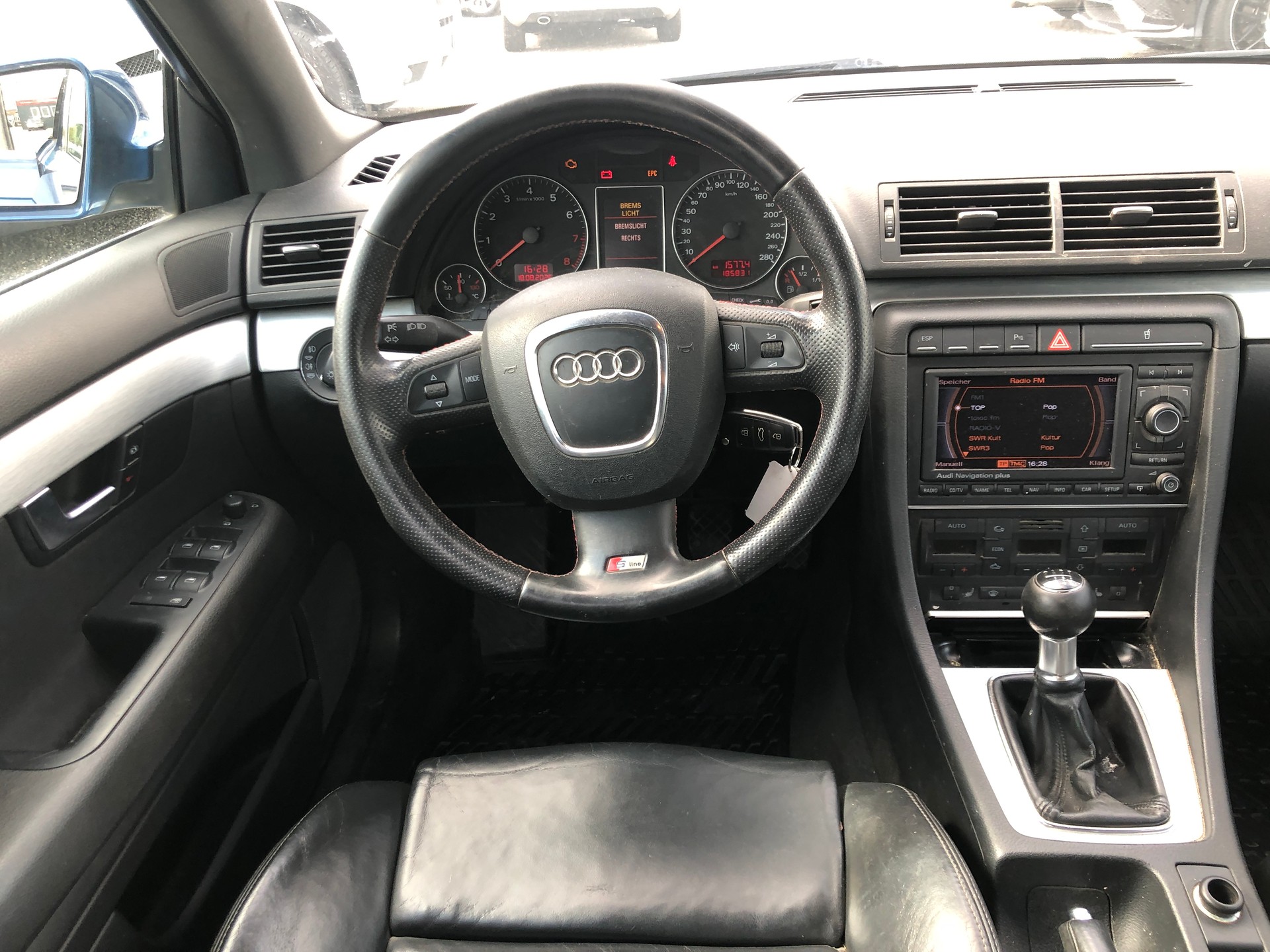AUDI A4 Avant 2.0 S ̈LINE Turbo FSI quattro-image-9