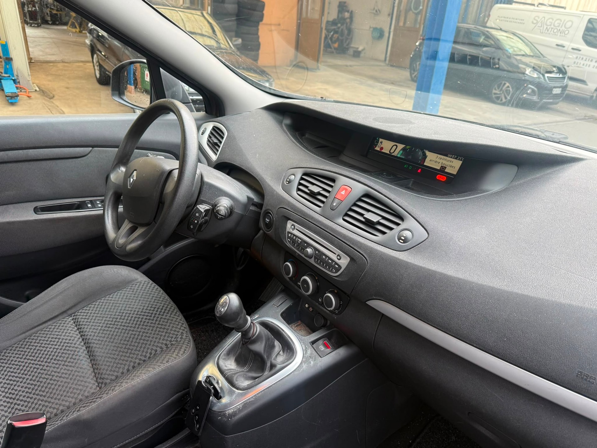 RENAULT Grand Scénic 1.6 16V Expression-image-12