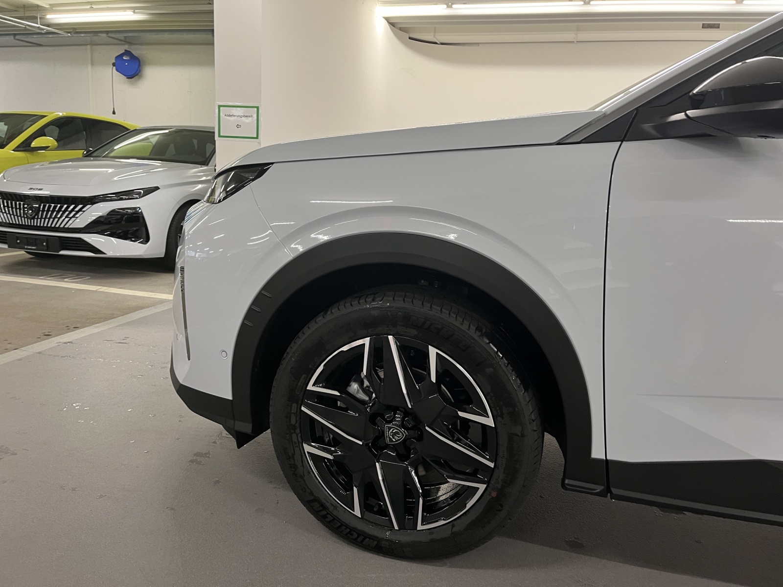 PEUGEOT 5008 1.2 Hybrid Business-image-15