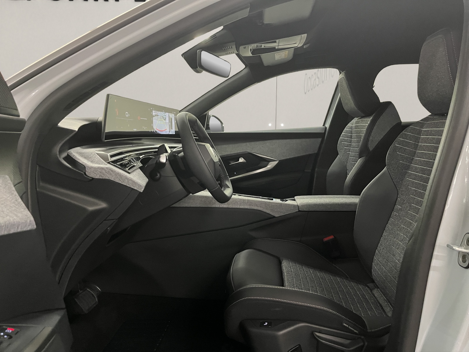 PEUGEOT 5008 1.2 Hybrid Business-image-6