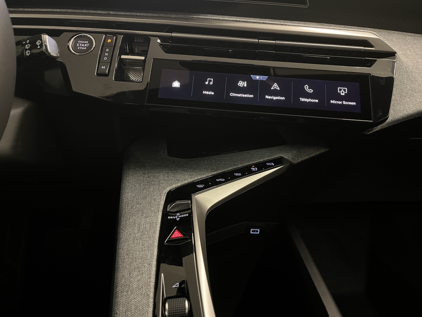 PEUGEOT 5008 1.2 Hybrid Business-image-11