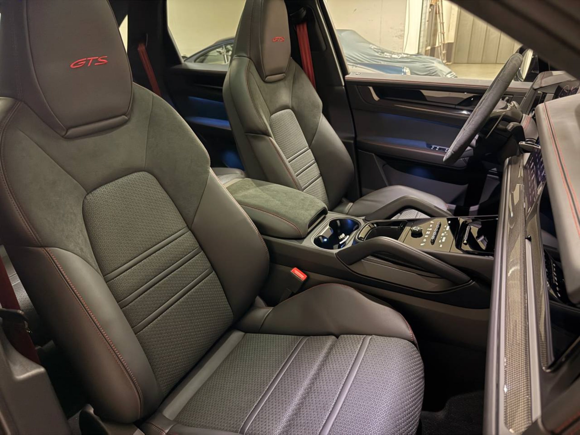 PORSCHE Cayenne GTS-image-17