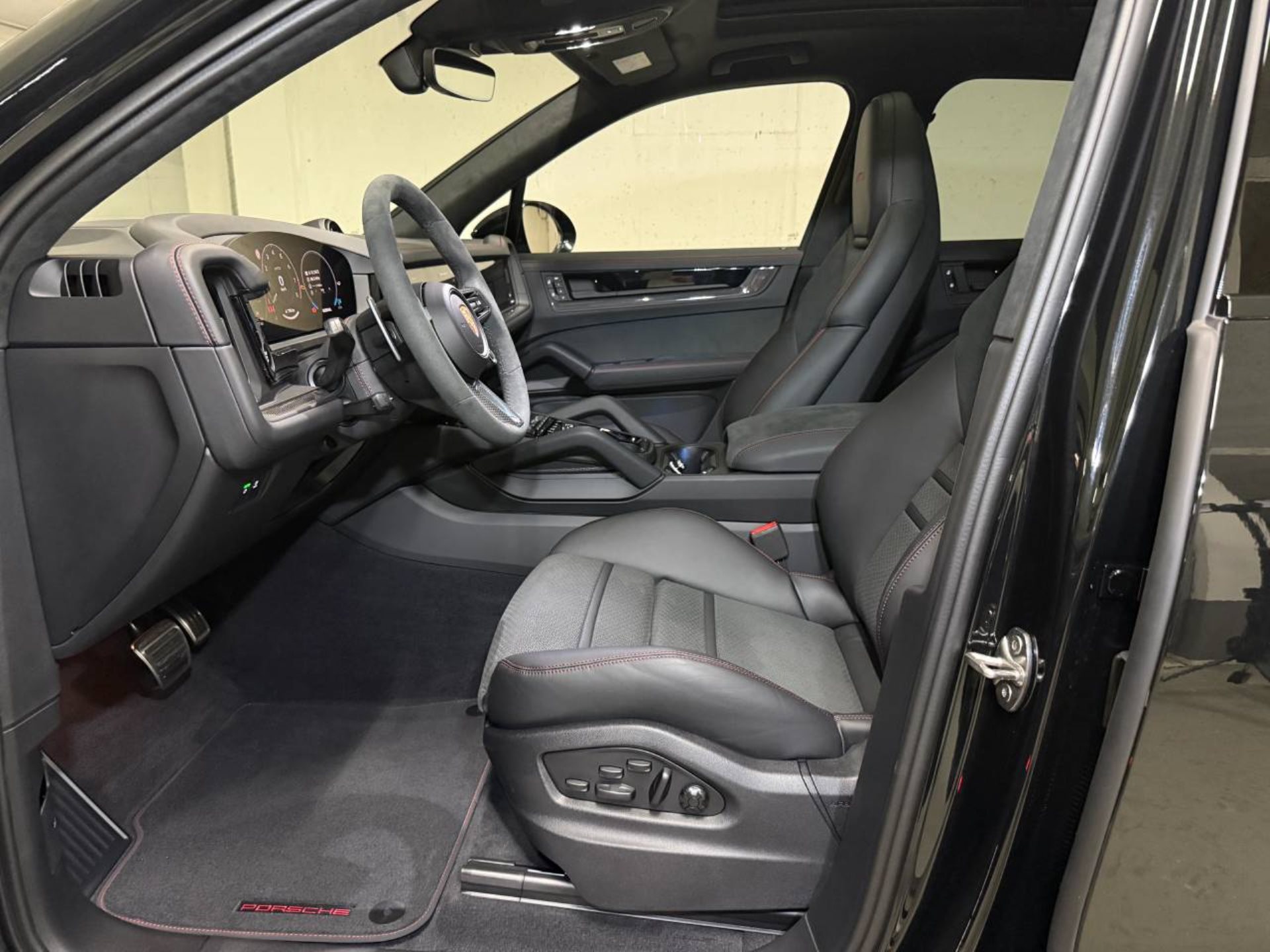 PORSCHE Cayenne GTS-image-11