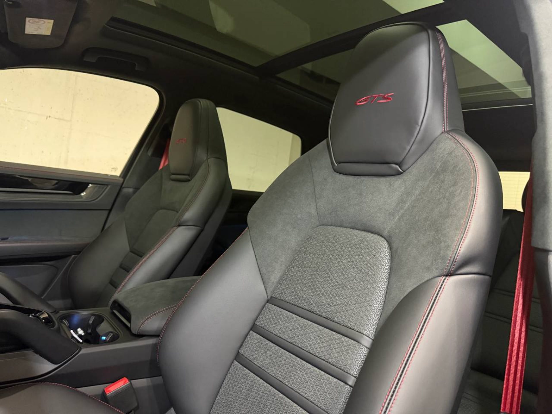 PORSCHE Cayenne GTS-image-4