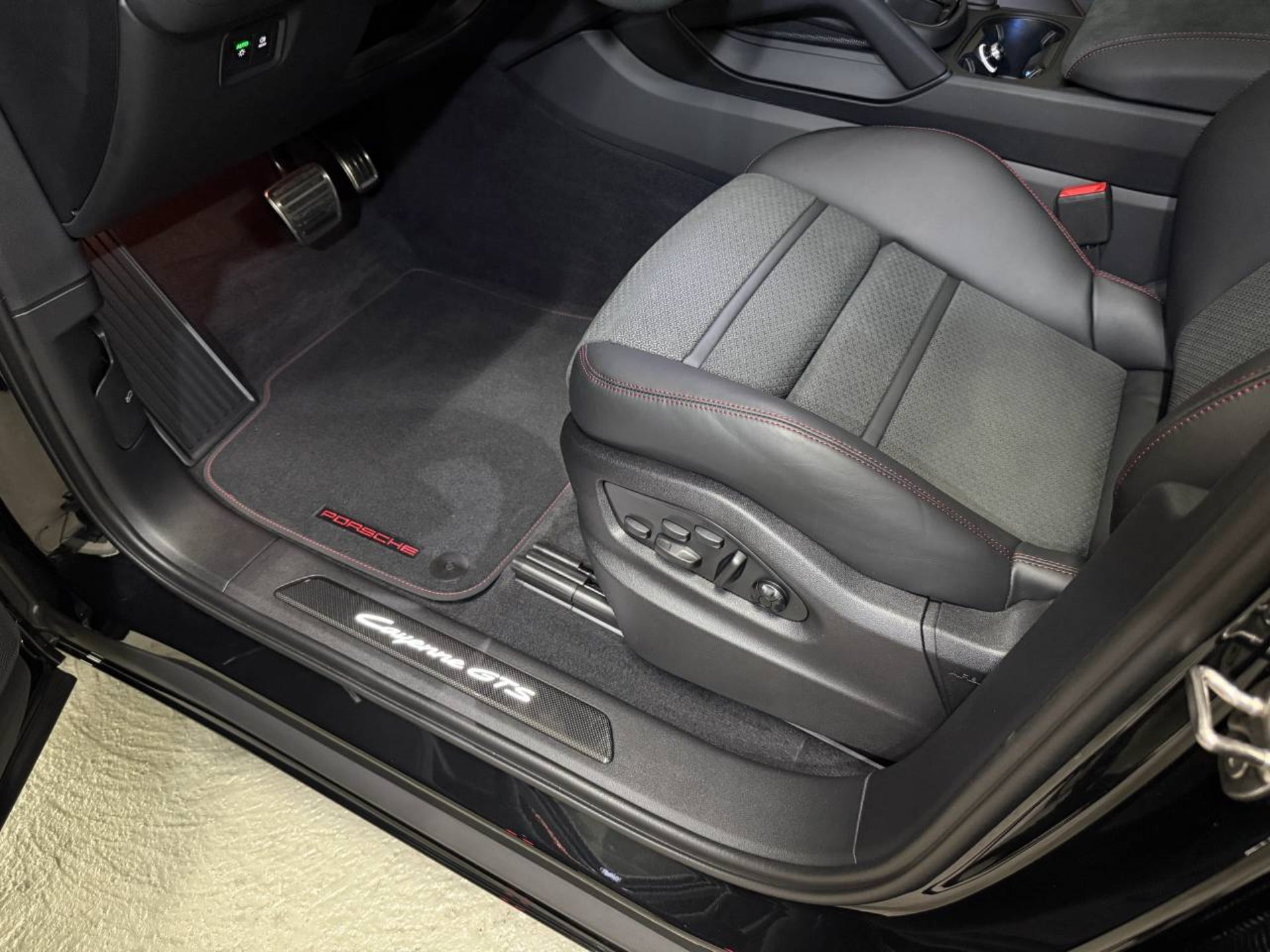 PORSCHE Cayenne GTS-image-24