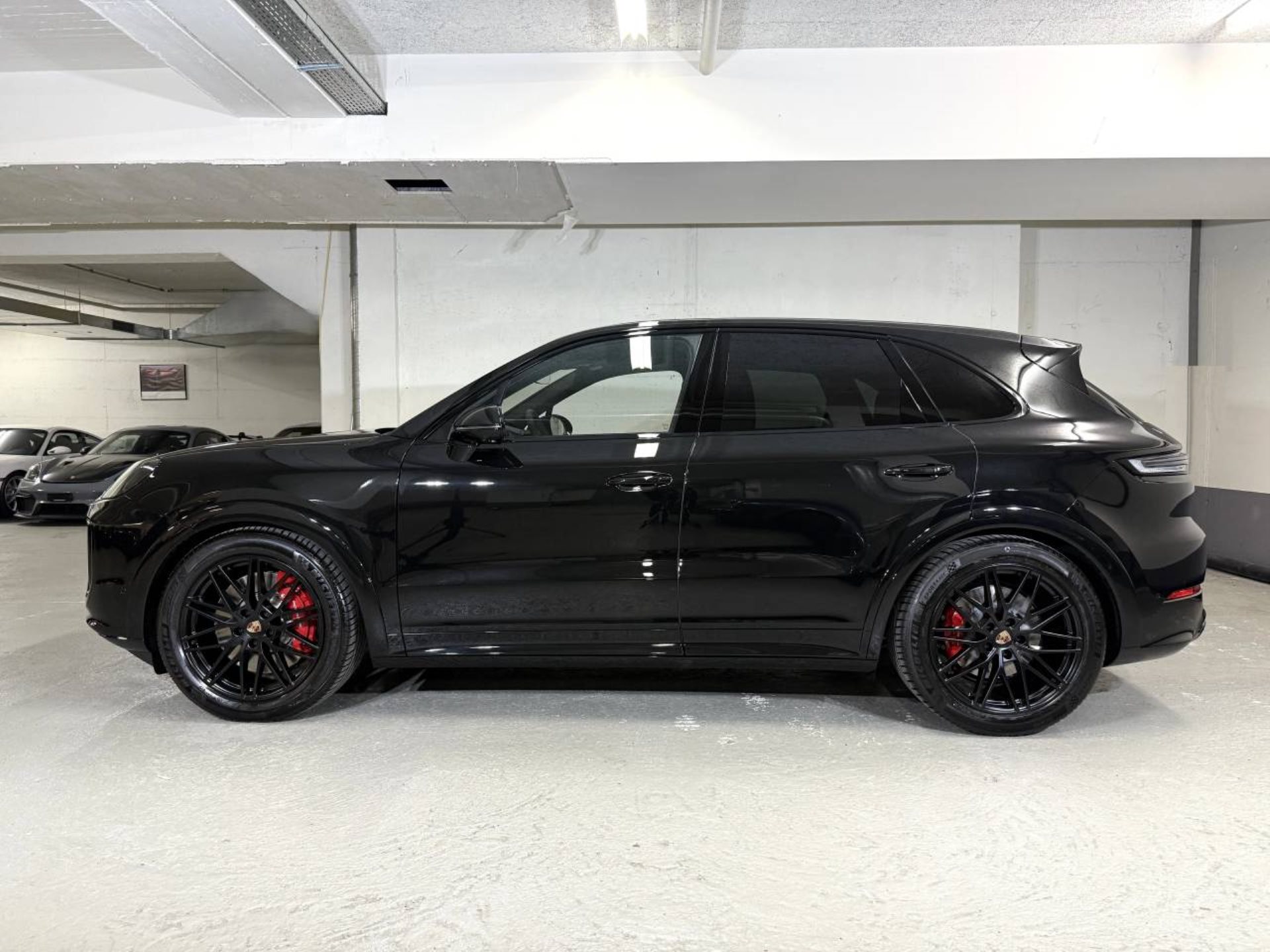 PORSCHE Cayenne GTS-showroom-element-1