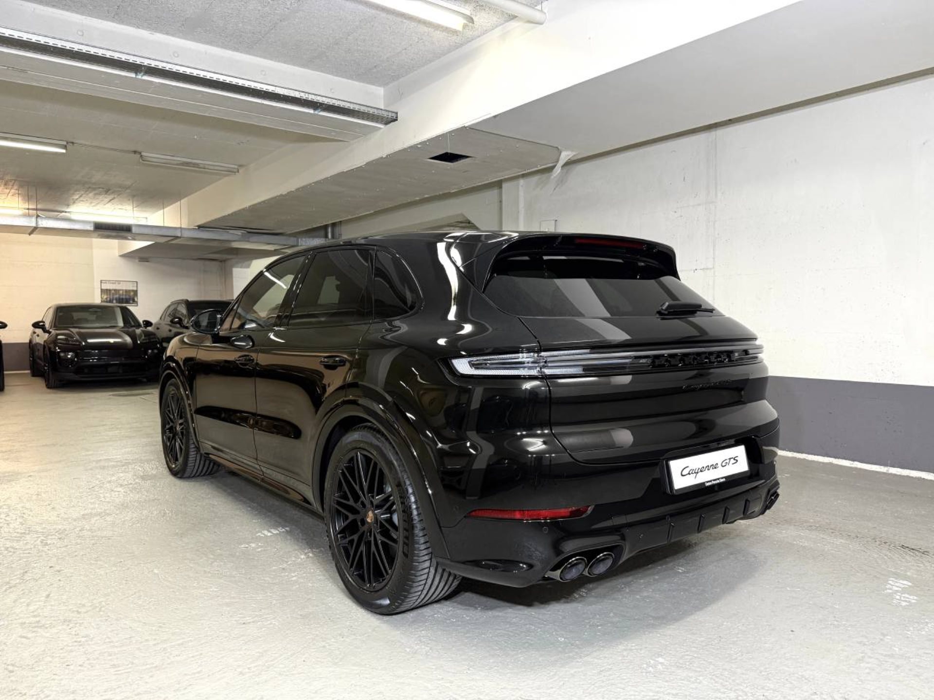 PORSCHE Cayenne GTS-showroom-element-2