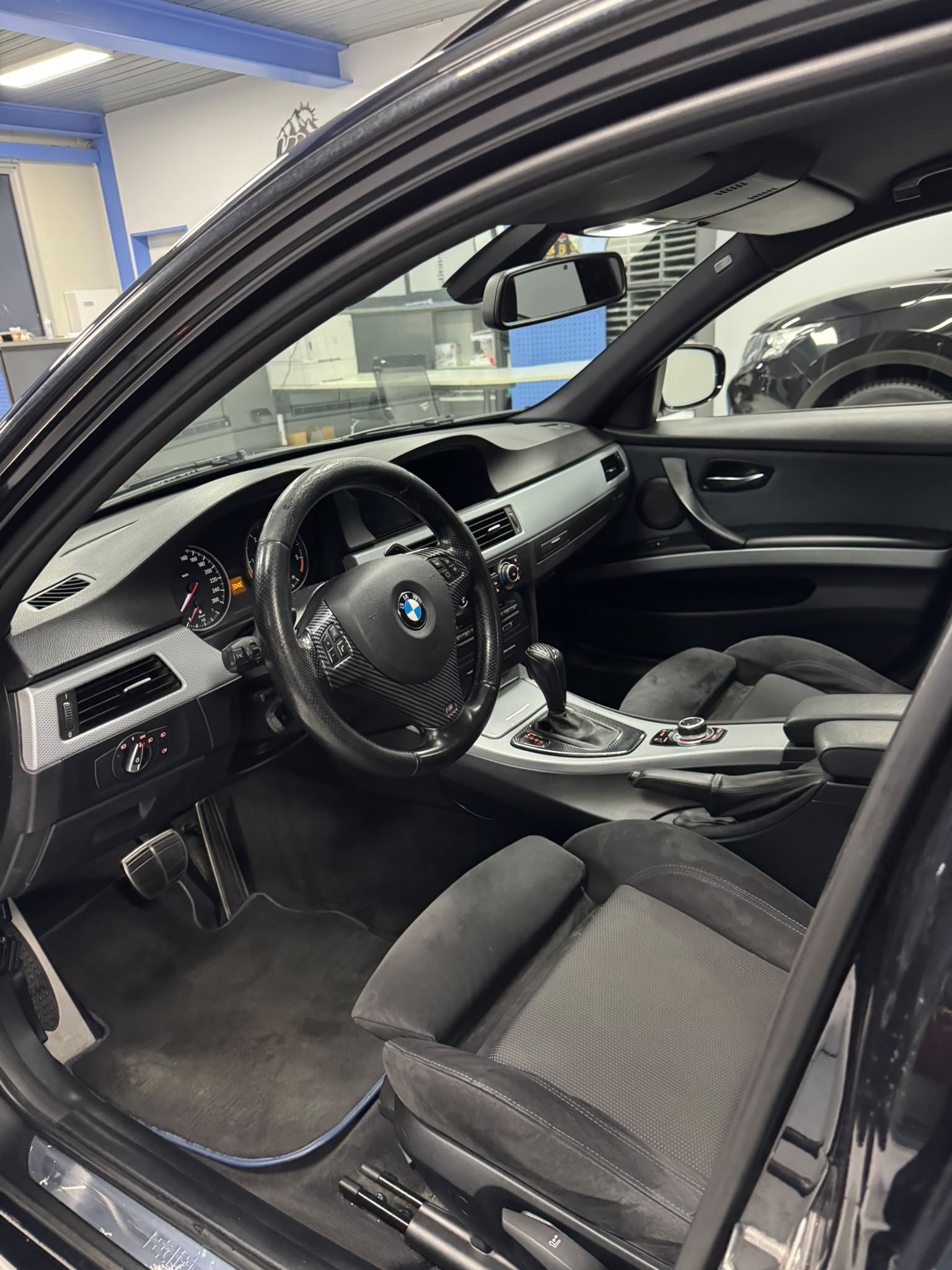 BMW 320d xDrive Touring Steptronic-image-10