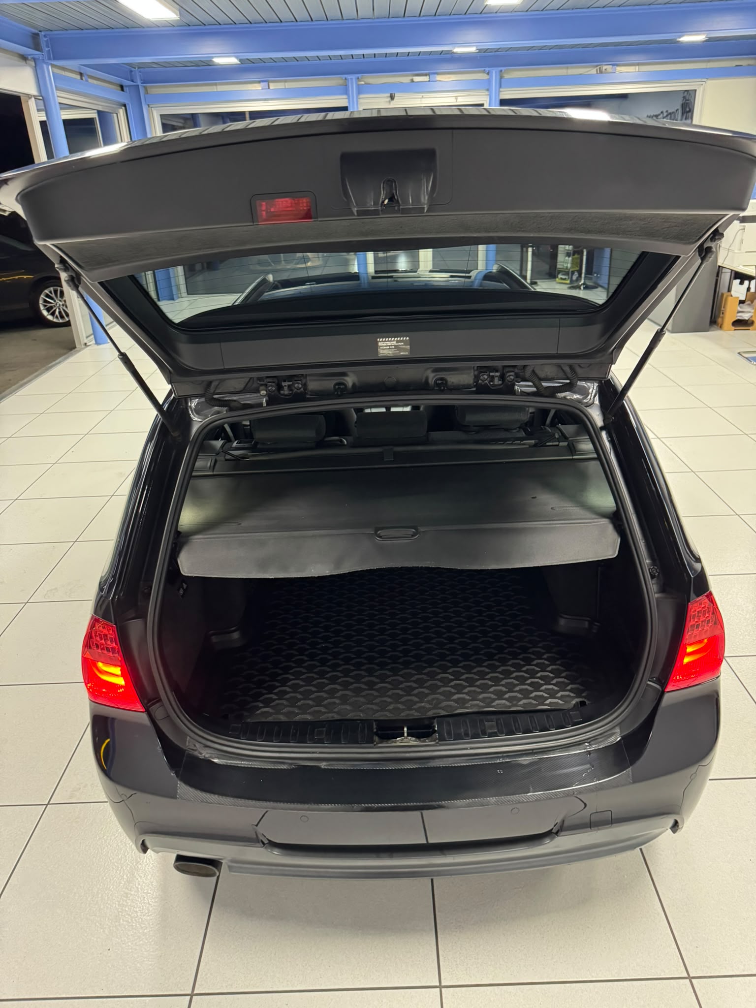 BMW 320d xDrive Touring Steptronic-image-13