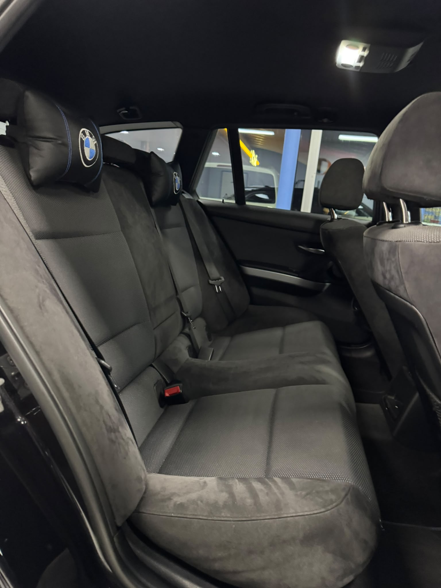 BMW 320d xDrive Touring Steptronic-image-12