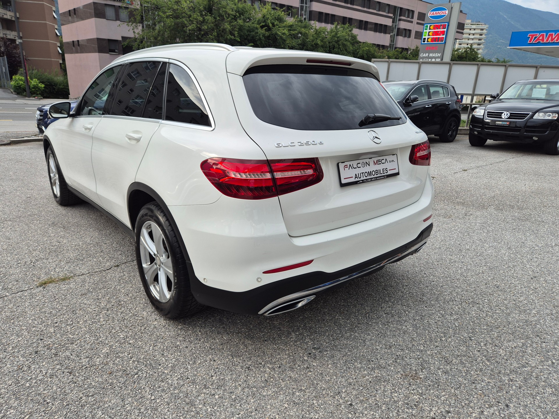 MERCEDES-BENZ GLC 250 d AMG Line 4Matic 9G-Tronic-image-4