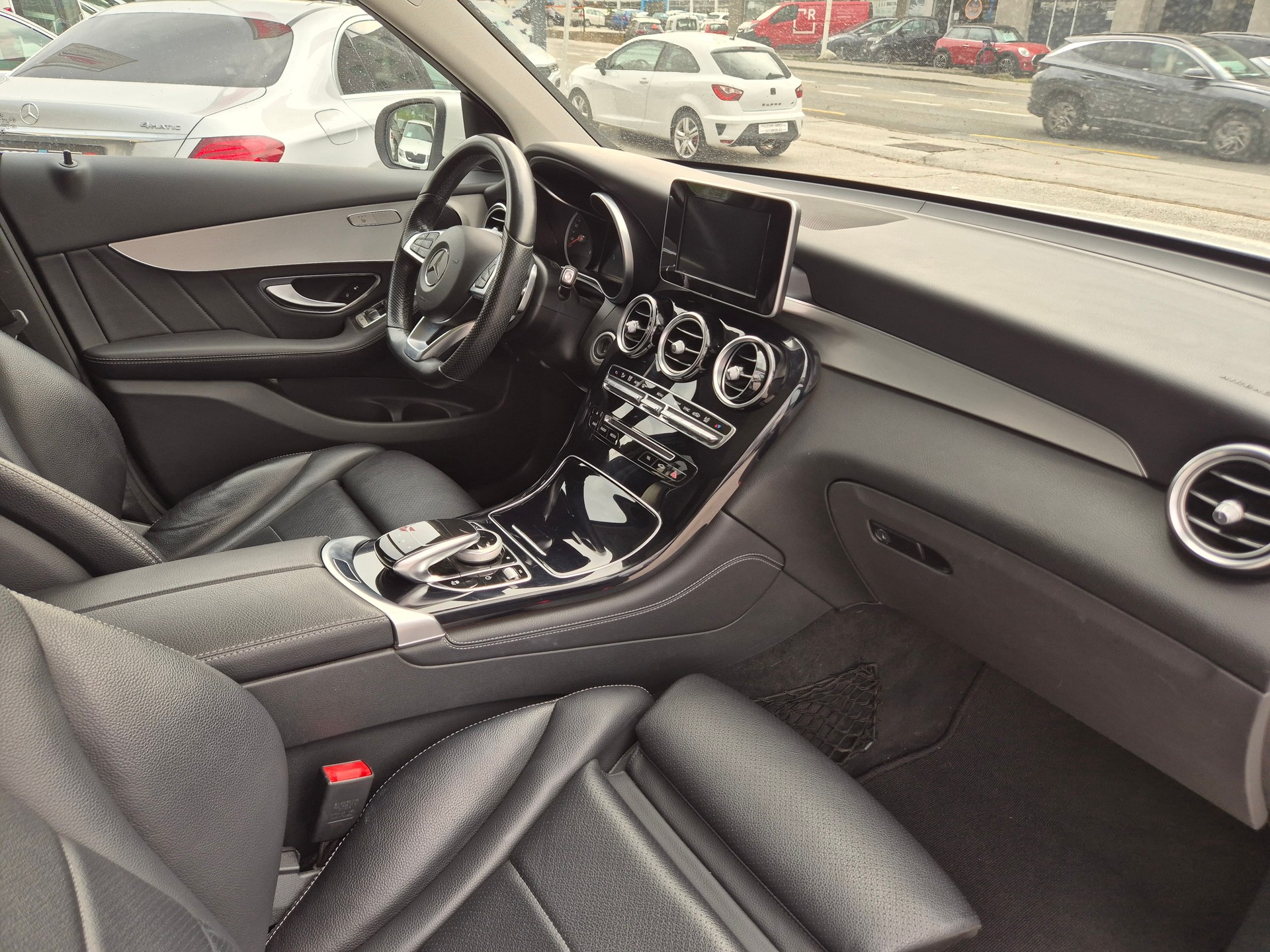 MERCEDES-BENZ GLC 250 d AMG Line 4Matic 9G-Tronic-image-16