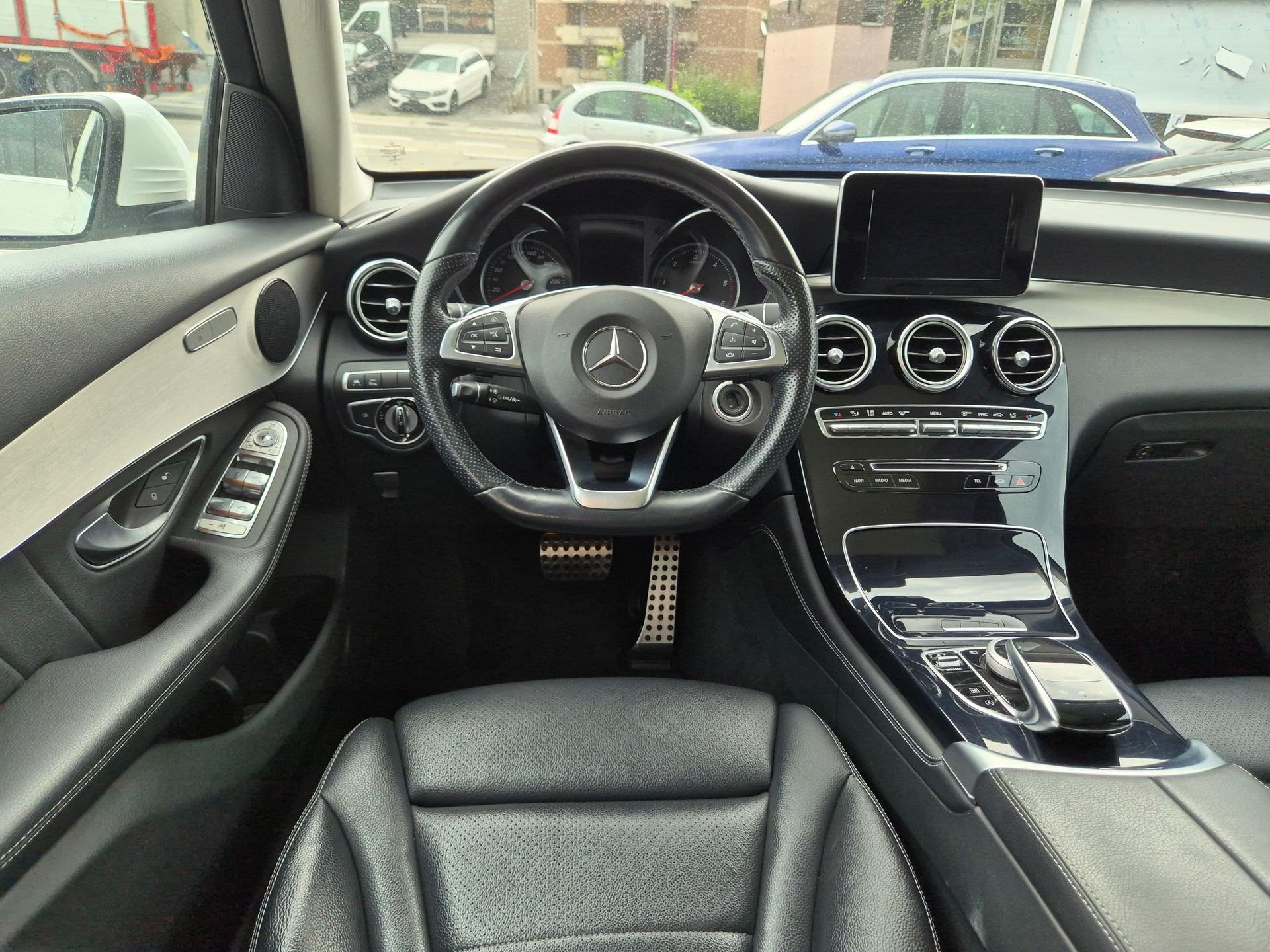 MERCEDES-BENZ GLC 250 d AMG Line 4Matic 9G-Tronic-image-12