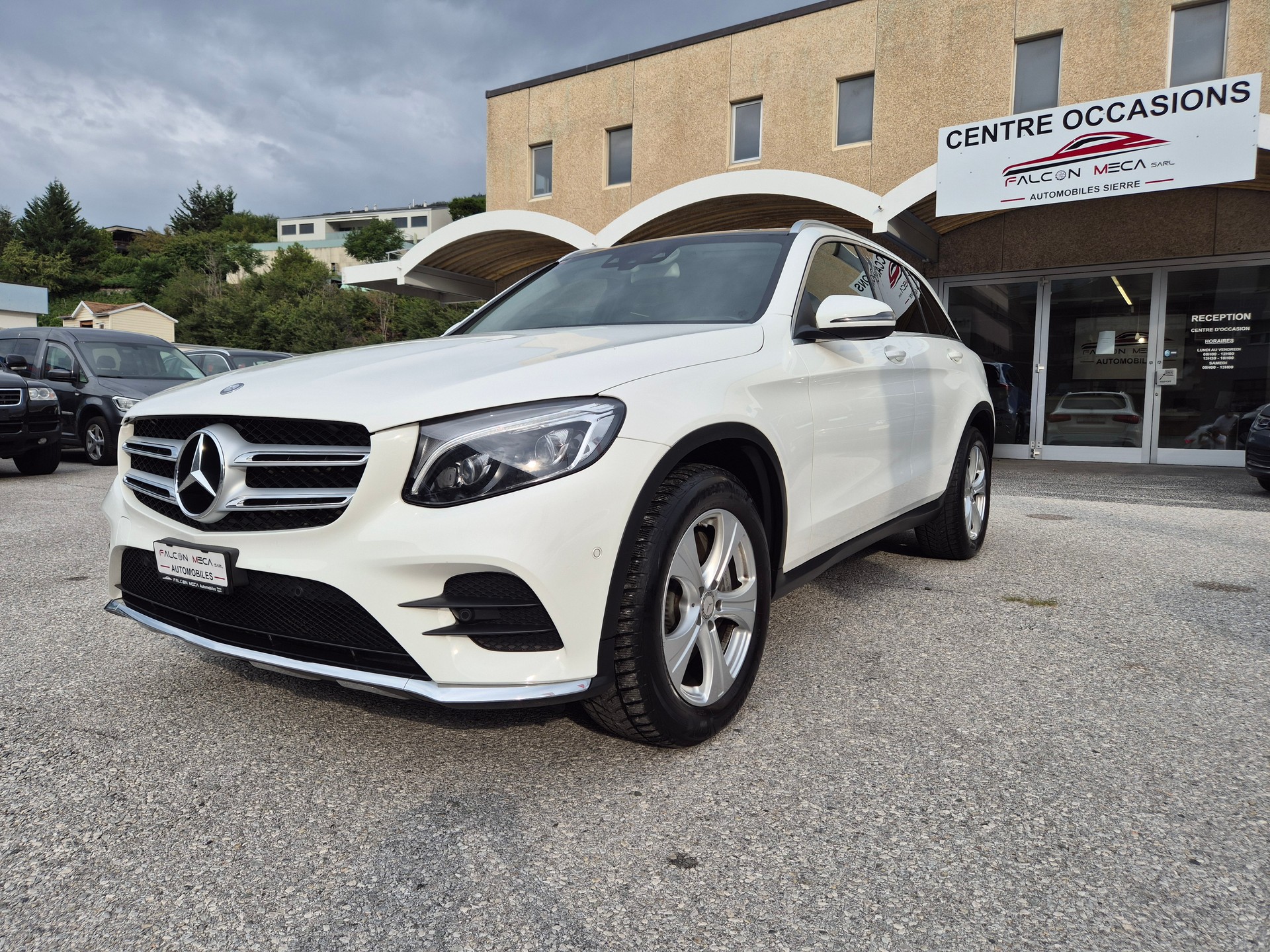 MERCEDES-BENZ GLC 250 d AMG Line 4Matic 9G-Tronic-image-2