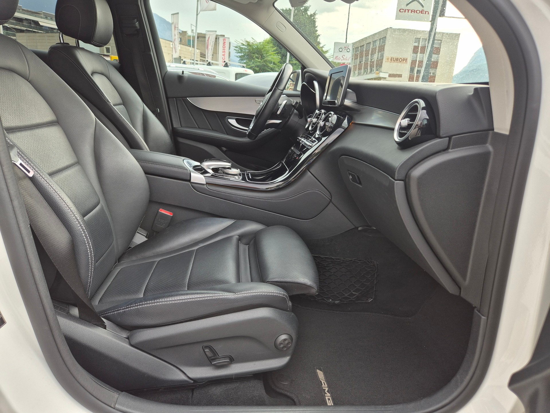 MERCEDES-BENZ GLC 250 d AMG Line 4Matic 9G-Tronic-image-17